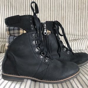 Size 6.5 Columbia Sportswear Black and Plaid Boots